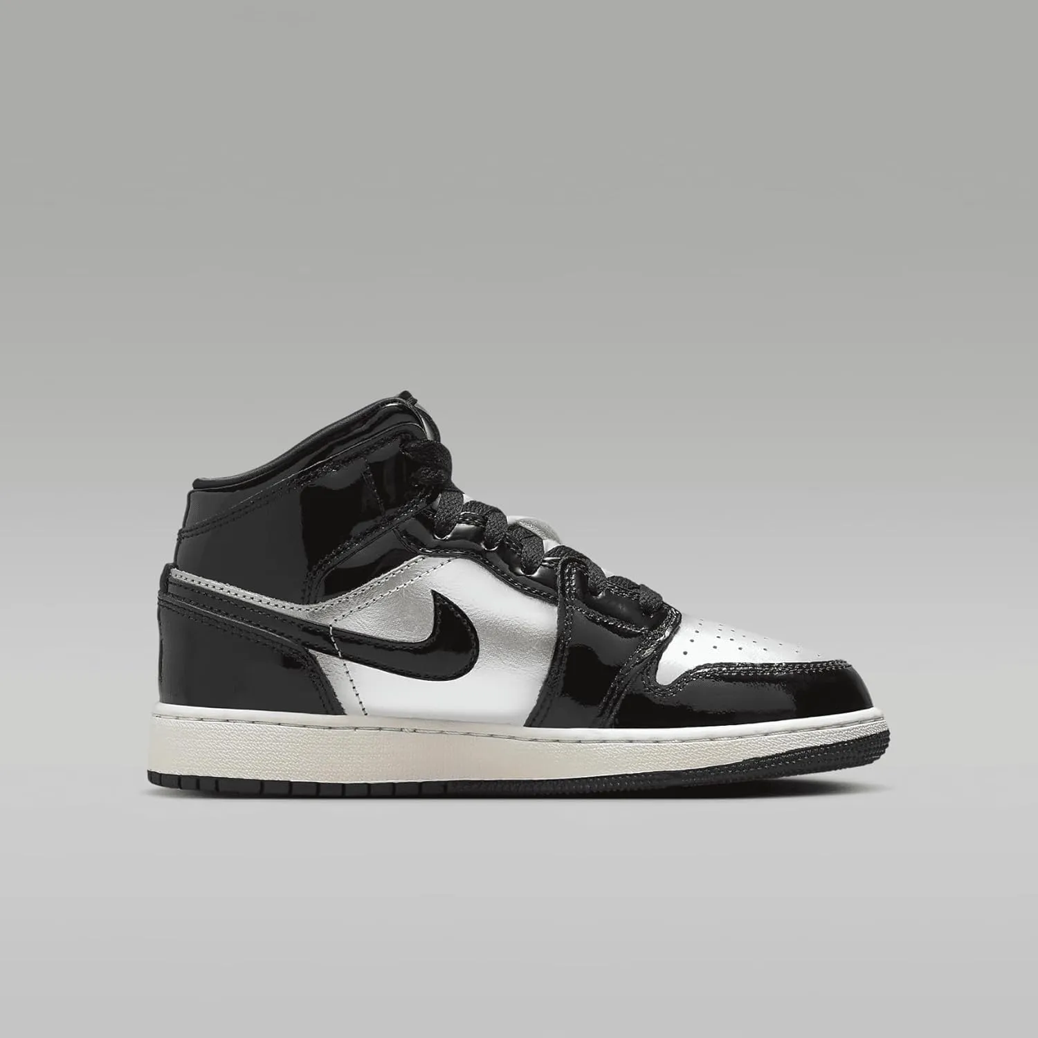 Air Jordan 1 Mid SE Big Kids' Shoes (FZ3938-001, Black/Metallic Silver/Sail/Metallic Gold)