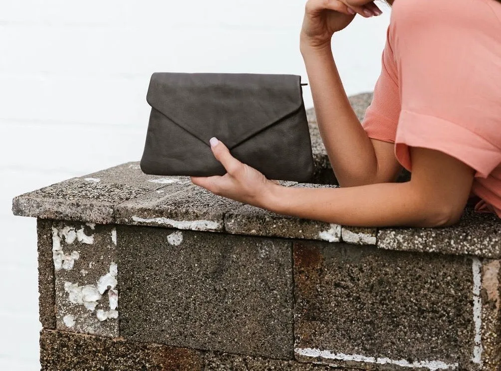 DUSKY ROBIN: RILEY CLUTCH BAGS