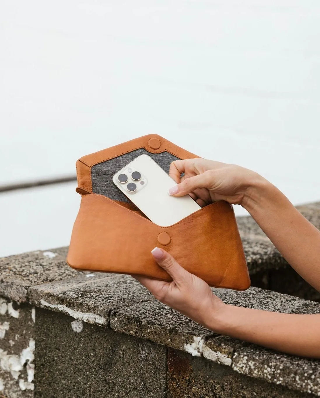 DUSKY ROBIN: RILEY CLUTCH BAGS