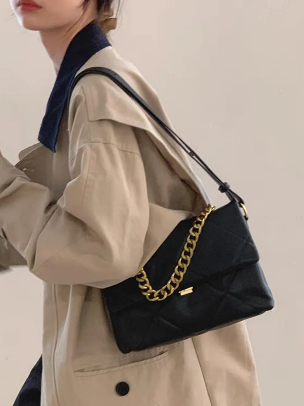 Large Capacity Quilted Bag Flap Bags for Women Trendy Tote Shoulder Crossbody Bags Travel Handbags with a Golden Chain
