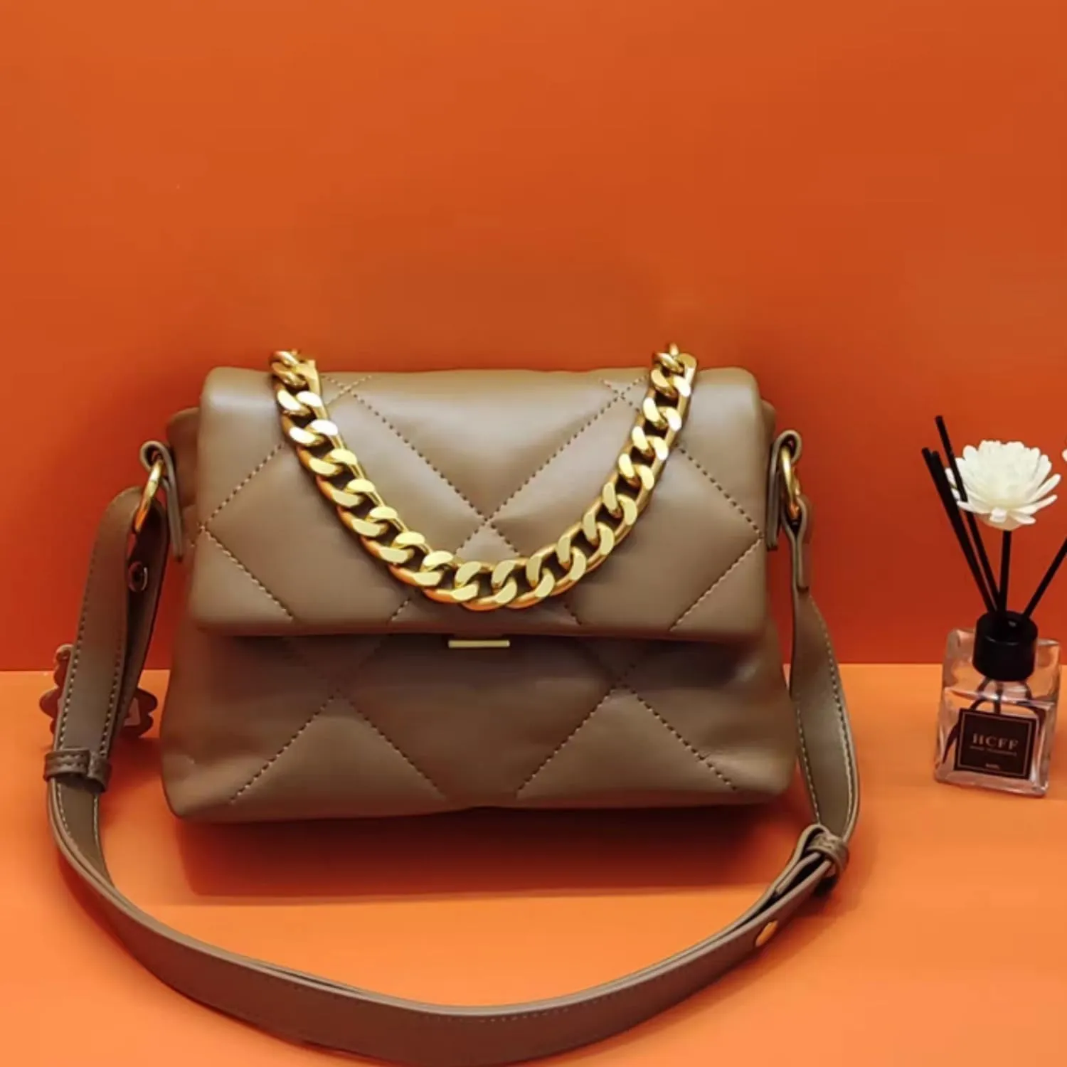Large Capacity Quilted Bag Flap Bags for Women Trendy Tote Shoulder Crossbody Bags Travel Handbags with a Golden Chain